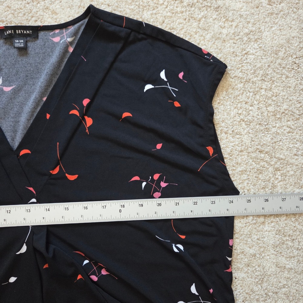Lane Bryant Black Floral Leaf Print V-Neck Surplice Top Blouse Womens 18/20 - Picture 5 of 6